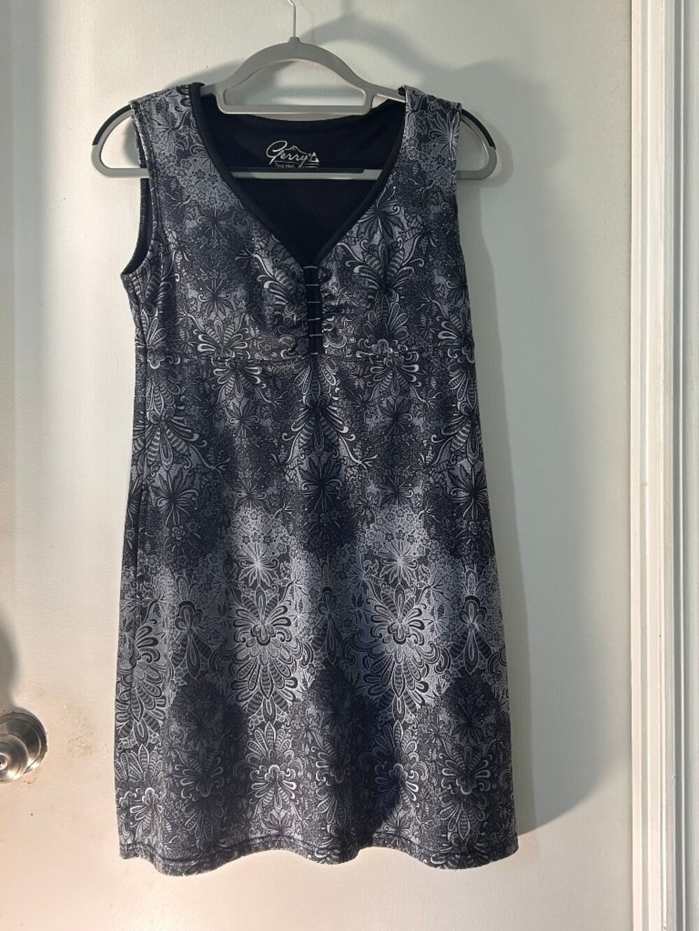 Gerry Sleeveless Dress Black Gray Floral Print Stretch Casual Shift Dress S/P